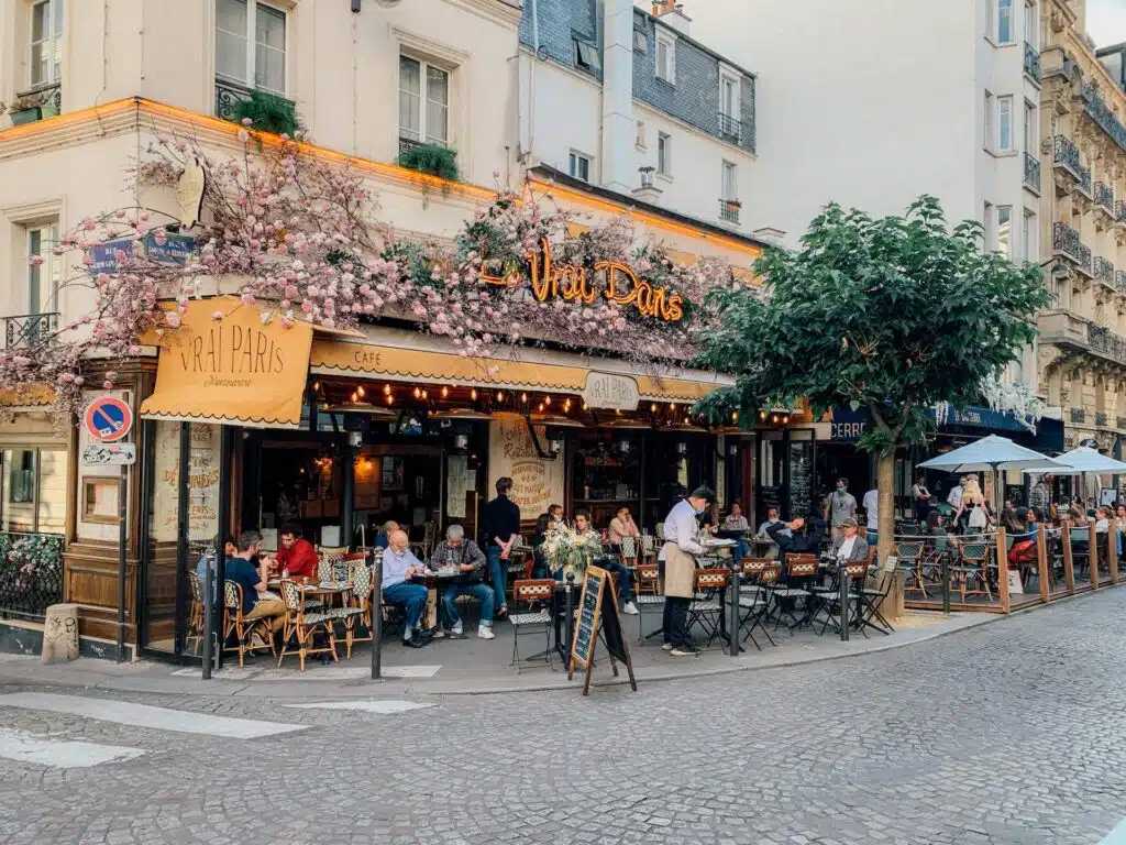 découvrez comment les nuisances sonores liées aux terrasses à paris impactent votre quotidien. informez-vous sur les réglementations, les solutions pour limiter ces désagréments et comment profiter sereinement des espaces extérieurs dans la capitale.