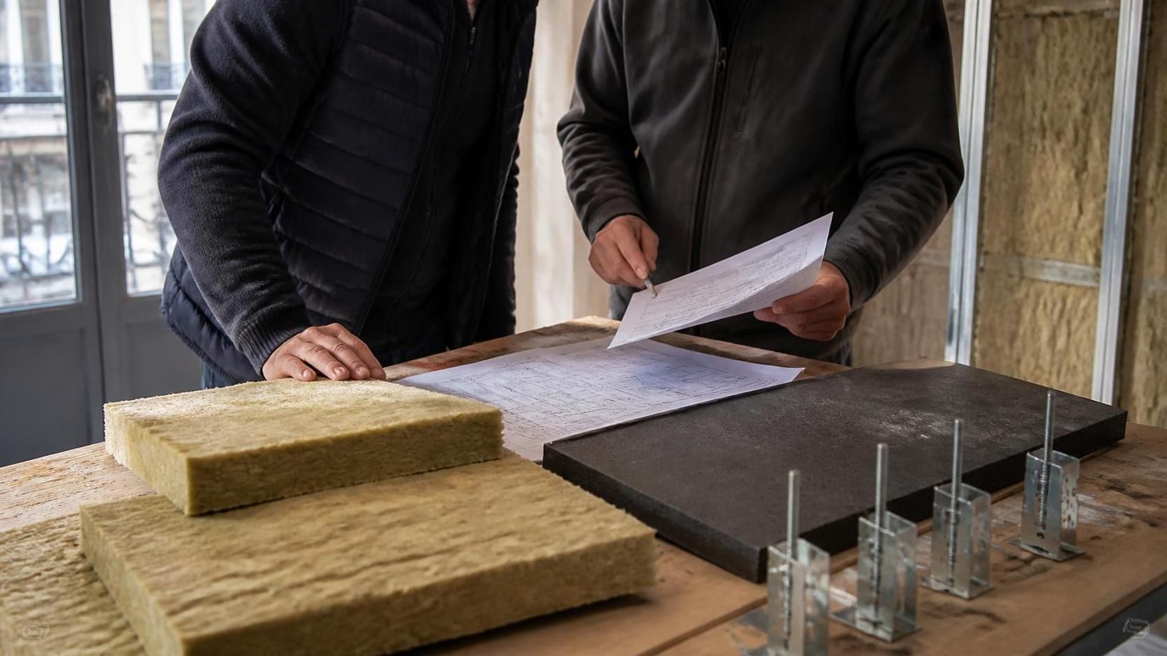 découvrez les critères essentiels pour choisir un artisan en isolation phonique à paris et garantir un travail de qualité pour un confort sonore optimal.